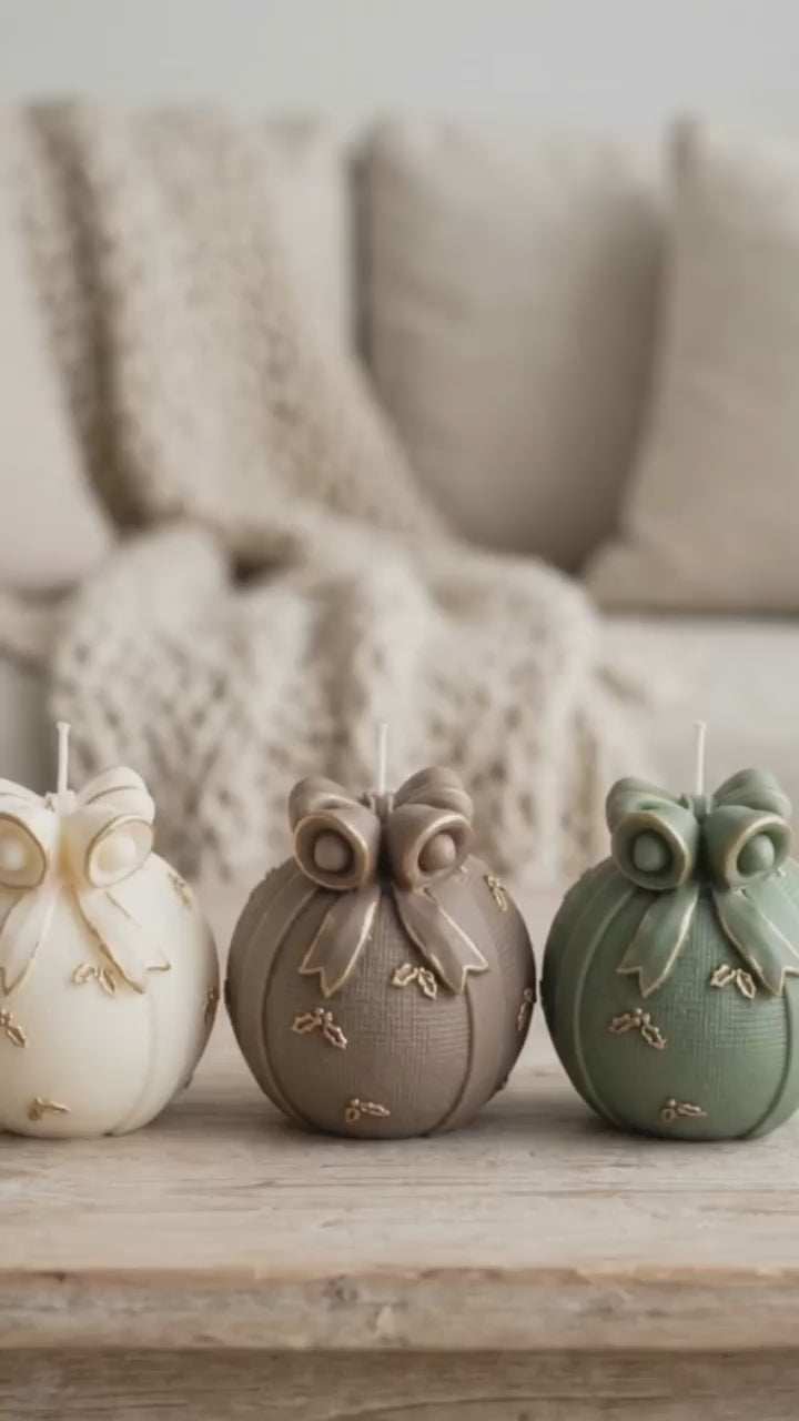 Magia sotto l'Albero | Candela Sfera Artigianale Con Fiocco Decorativo